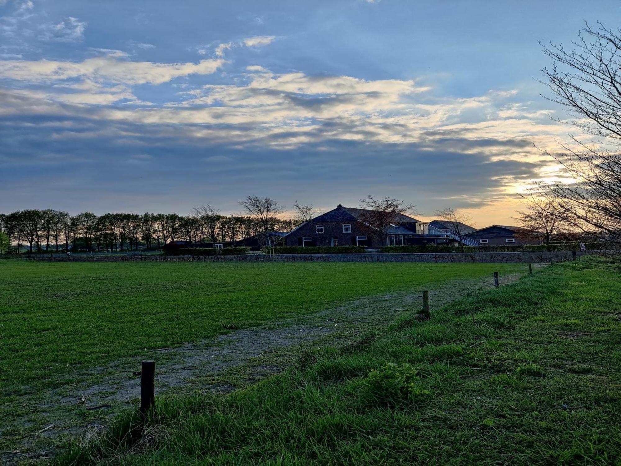 Spacious Farmhouse In Silvolde With Garden エクステリア 写真