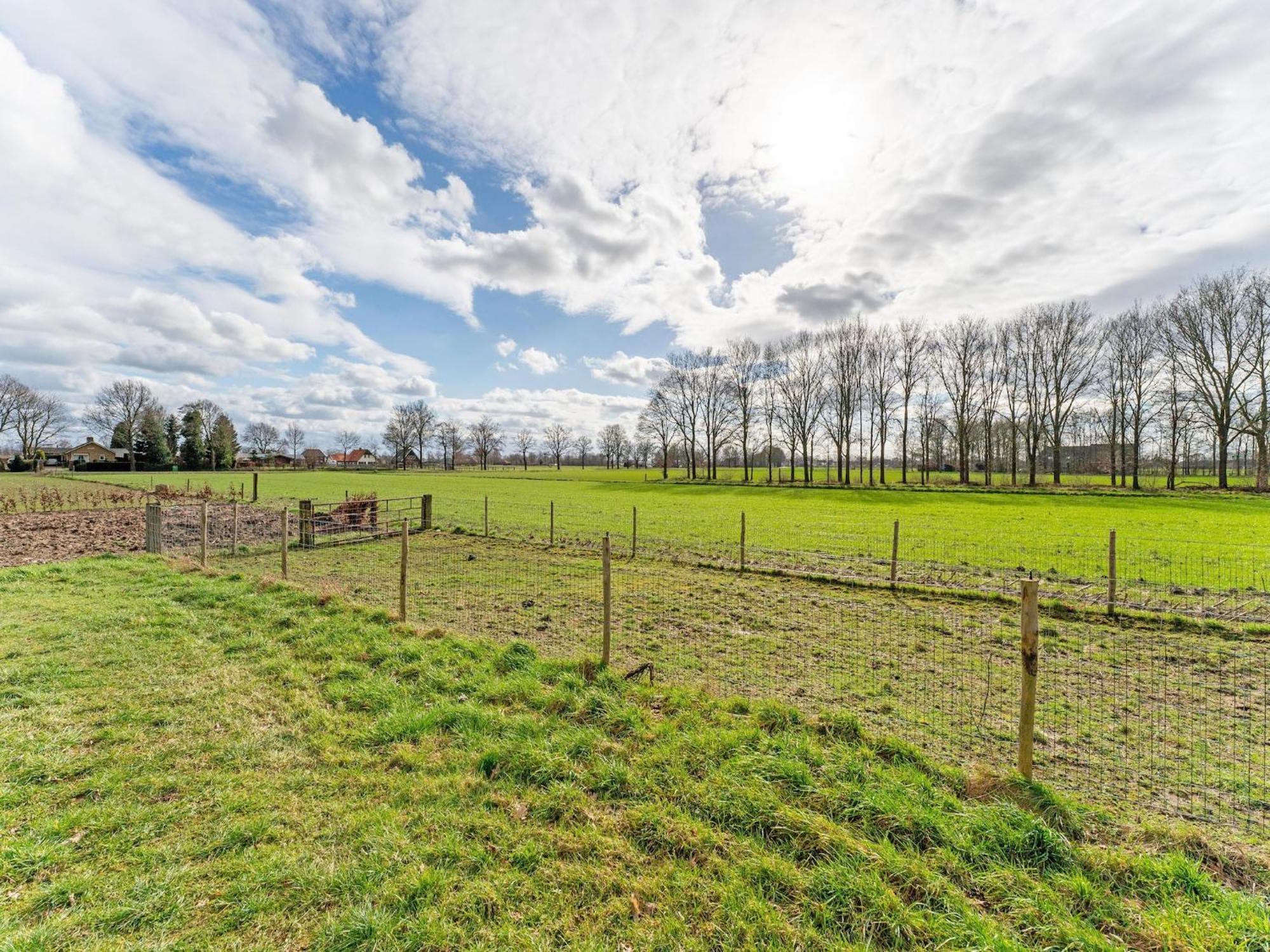 Spacious Farmhouse In Silvolde With Garden エクステリア 写真